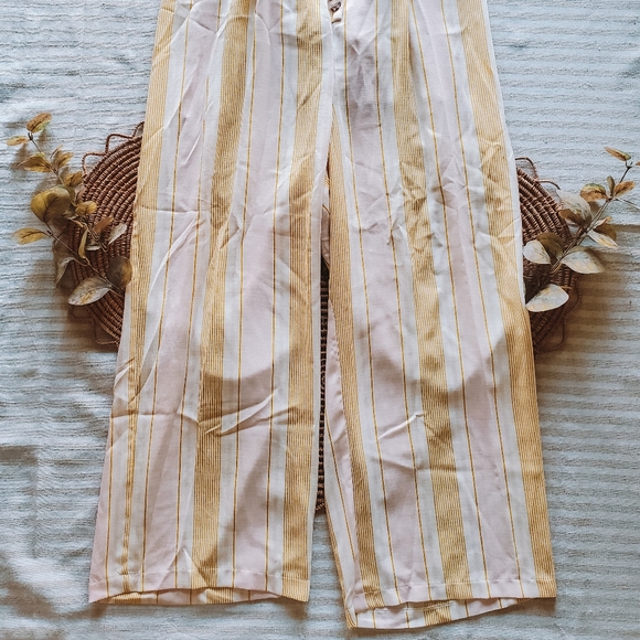 Cropped Ruffled Jumpsuit - Picture 4 of 5